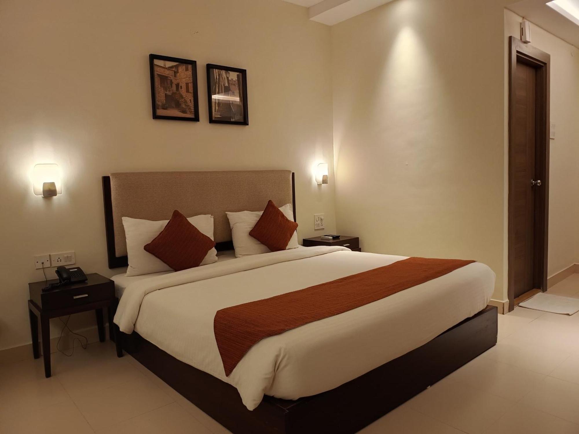 Golden Landmark Green Valley Beach Resort Dona Paula Exterior foto